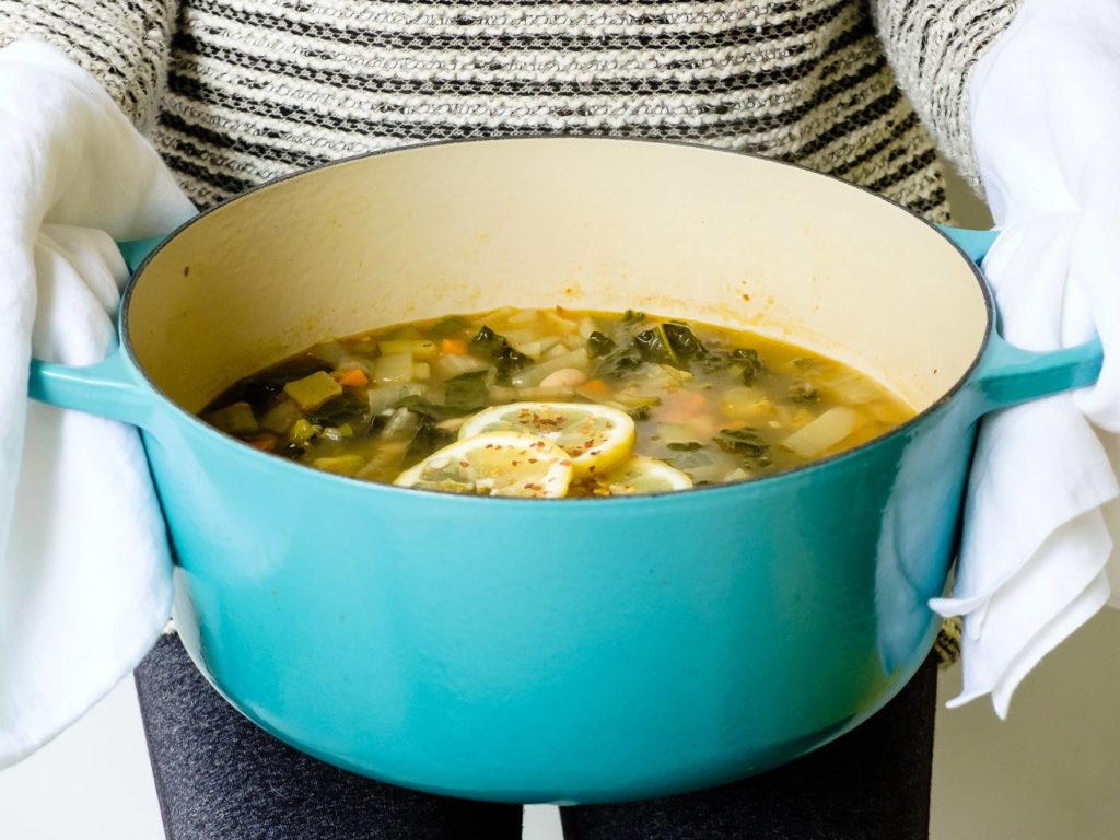 10 Minute Vegan White Bean & Kale Soup